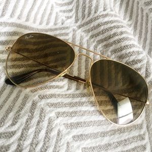 Ray-Ban Aviator Gradient Sunglasses 🕶